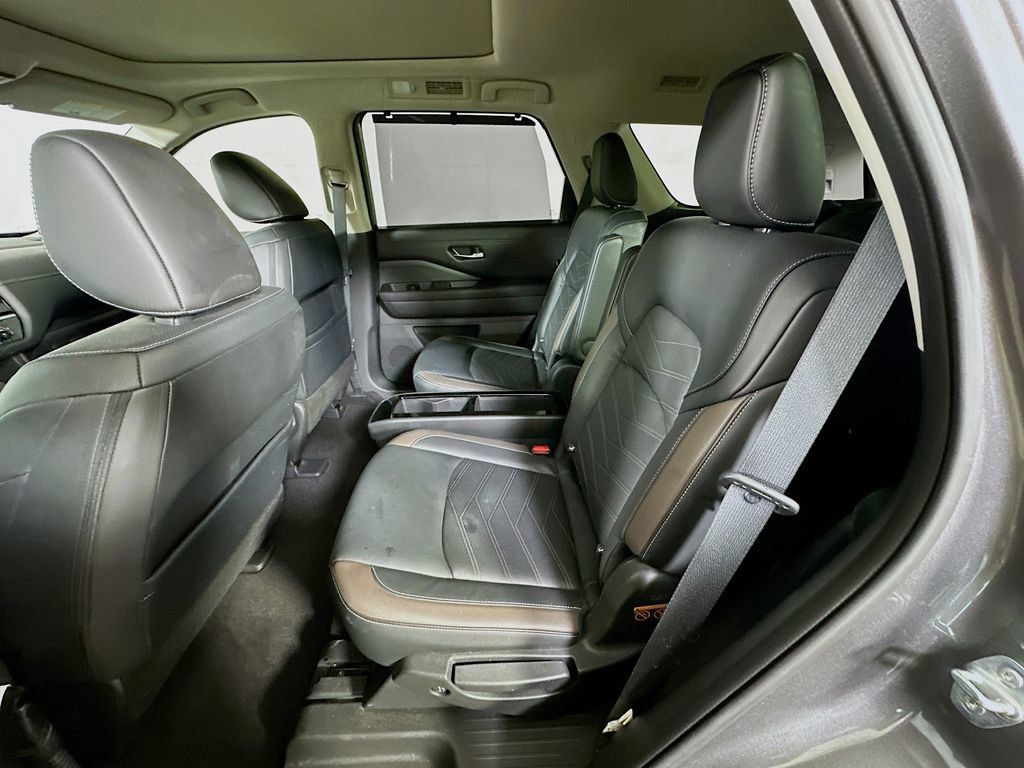 Used 2023 Nissan Pathfinder Platinum image 14
