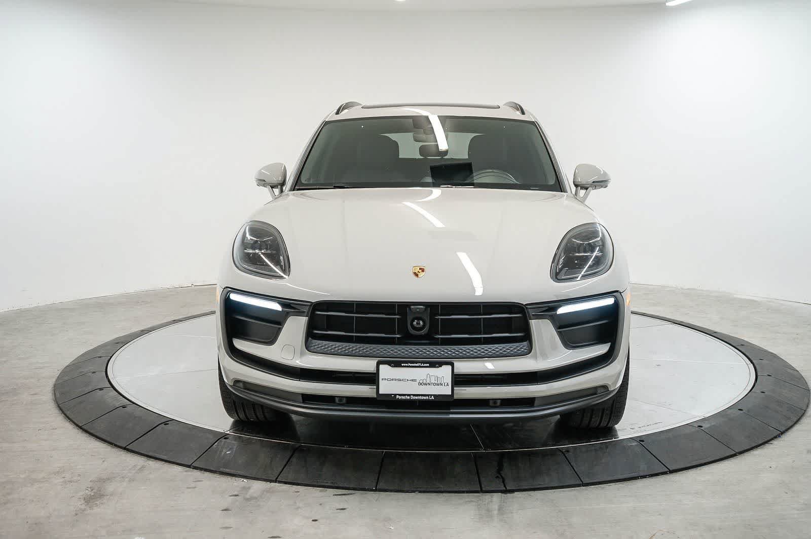 Certified 2026 Porsche Macan AWD/4WD image 6