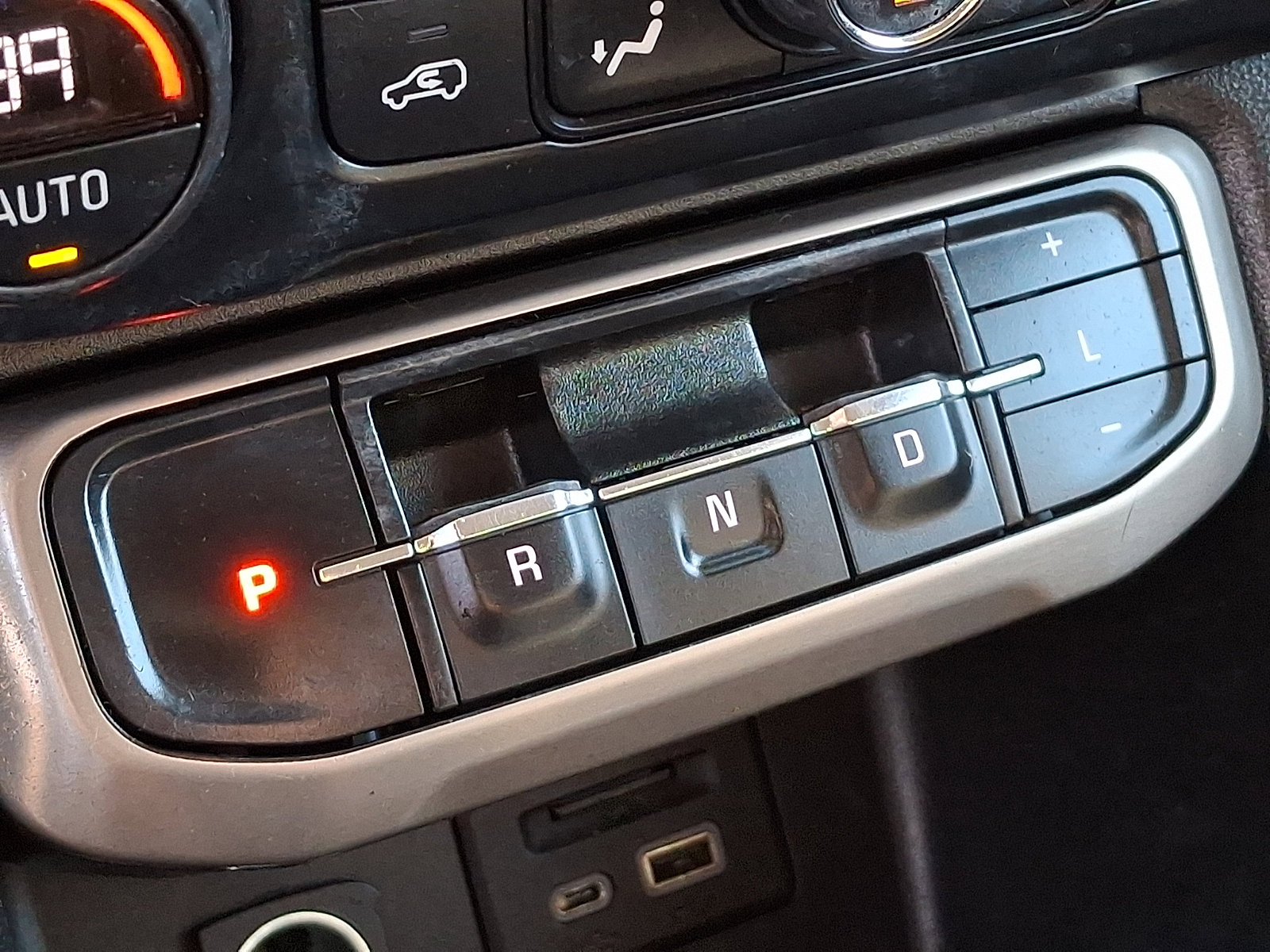 Used 2021 GMC Acadia Denali w/ Denali Technology Package image 14