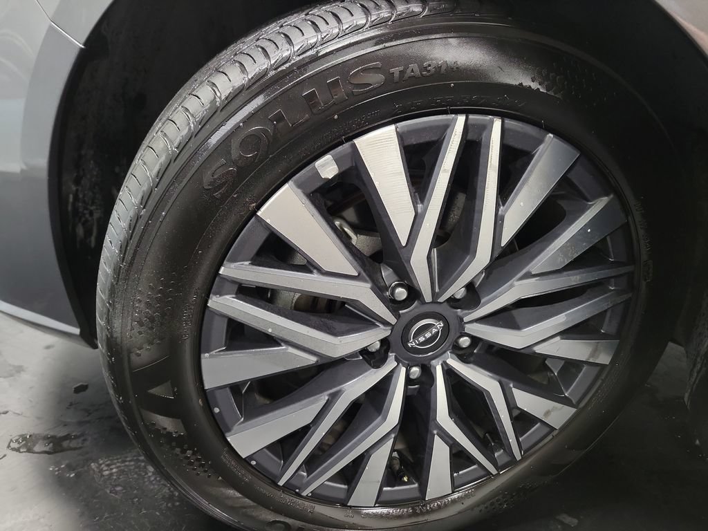 Used 2025 Nissan Altima 2.5 SV FWD image 10
