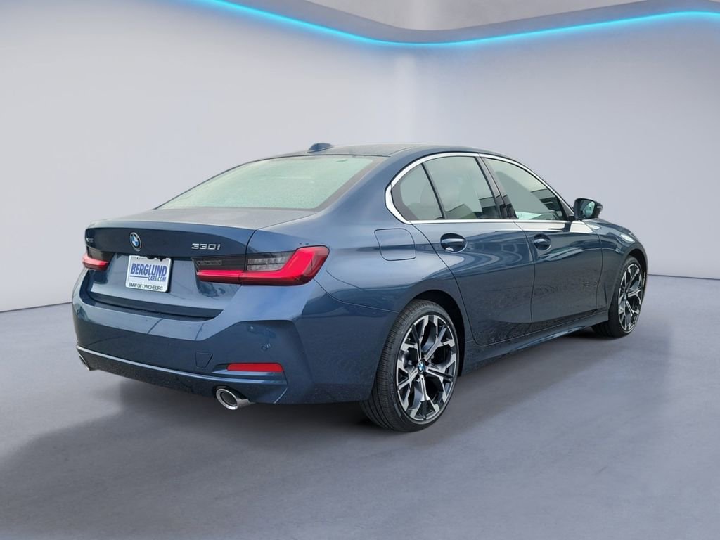 New 2025 BMW 330i xDrive Sedan w/ Convenience Package image 3
