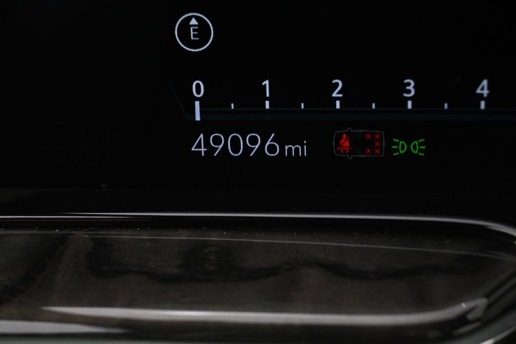 Certified 2024 Cadillac Escalade Premium Luxury w/ LPO, Floor Liner Package AWD/4WD image 28