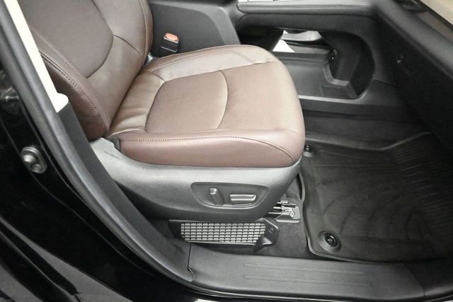 Used 2024 Toyota Sienna Platinum AWD/4WD image 31
