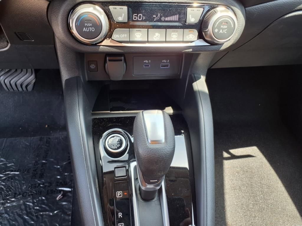 New 2025 Nissan Versa SR w/ Trunk Package image 18