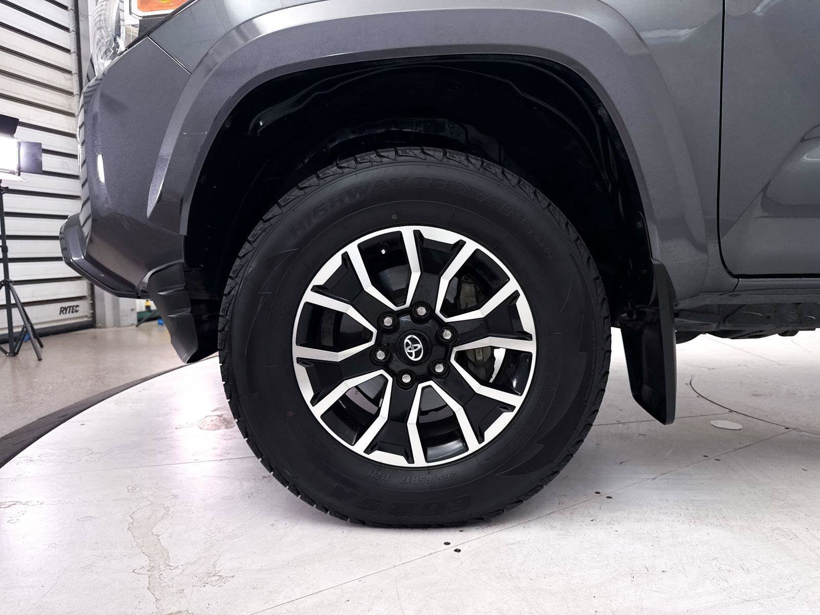 Used 2021 Toyota Tacoma TRD Sport w/ Technology Package RWD image 14
