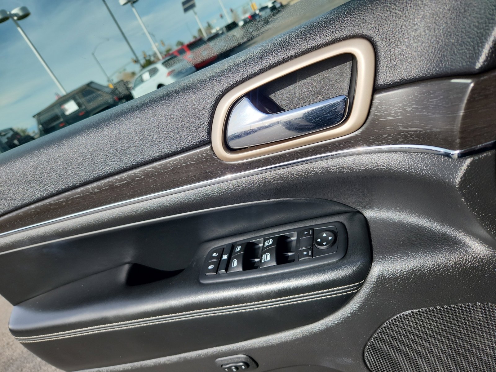 Used 2016 Jeep Grand Cherokee Limited image 16