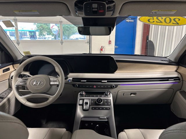 Used 2025 Hyundai Palisade Limited AWD/4WD image 16