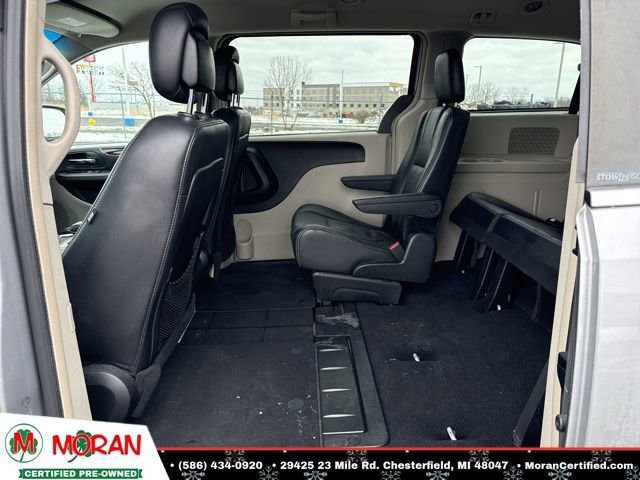 Used 2013 Chrysler Town & Country Touring image 27