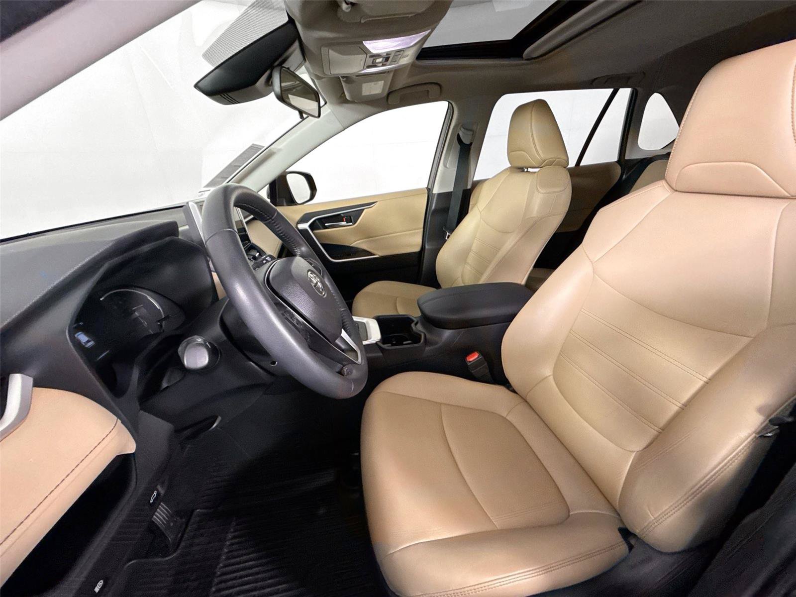 Used 2025 Toyota RAV4 XLE Premium AWD/4WD image 3