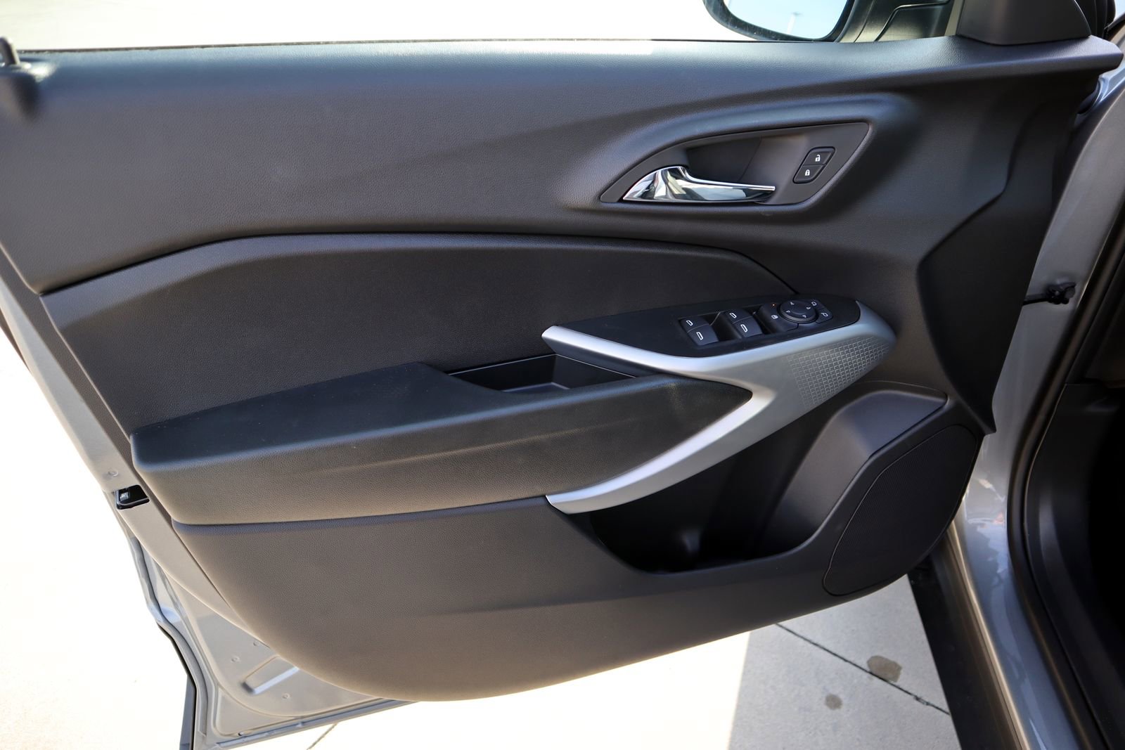 New 2025 Chevrolet Trax RS image 9