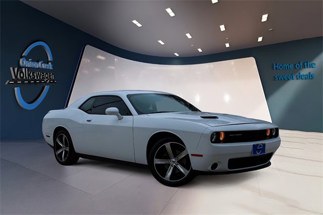 Used 2018 Dodge Challenger SXT image 2