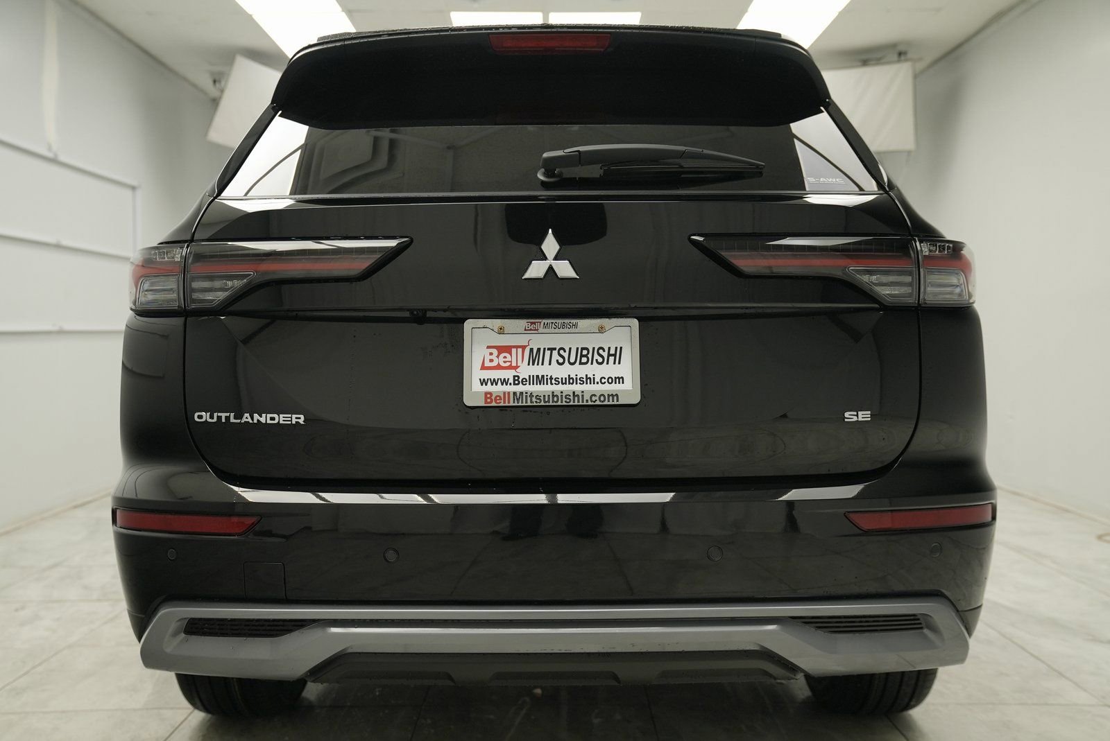 Used 2025 Mitsubishi Outlander SE image 6