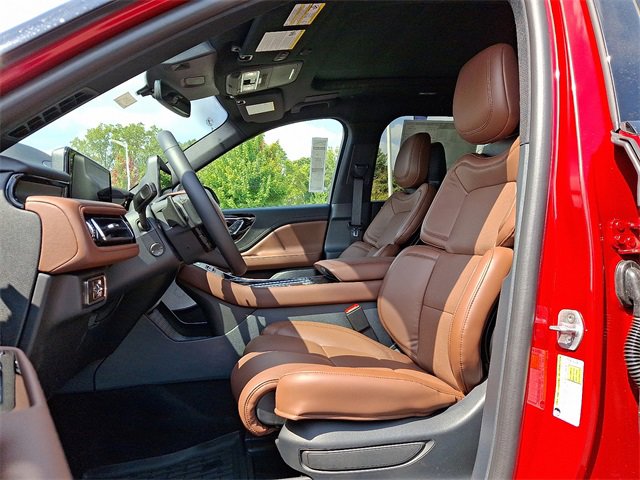 New 2025 Lincoln Aviator Reserve w/ Luxury Package image 6