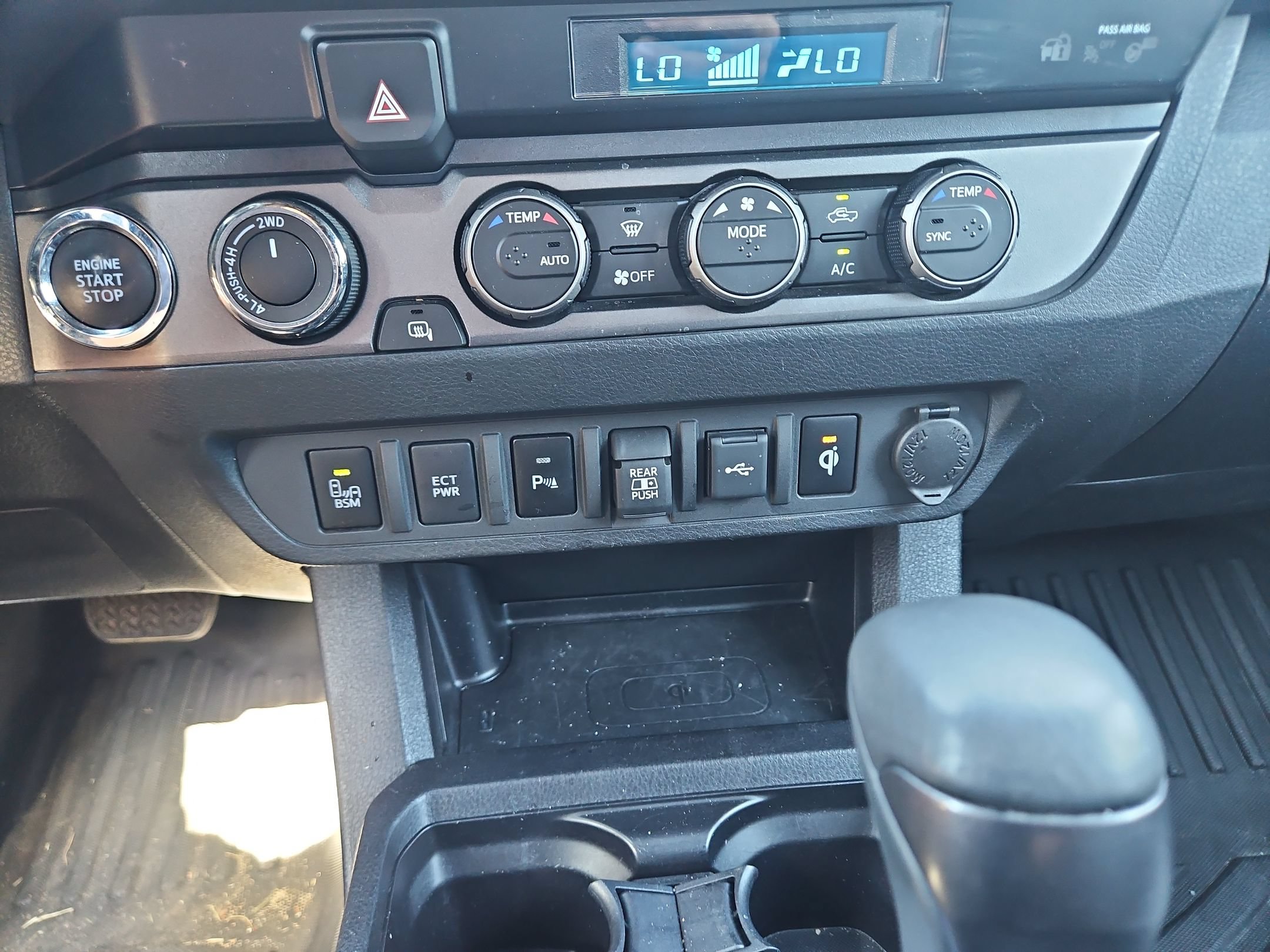 Used 2023 Toyota Tacoma TRD Off-Road w/ Technology Package AWD/4WD image 31
