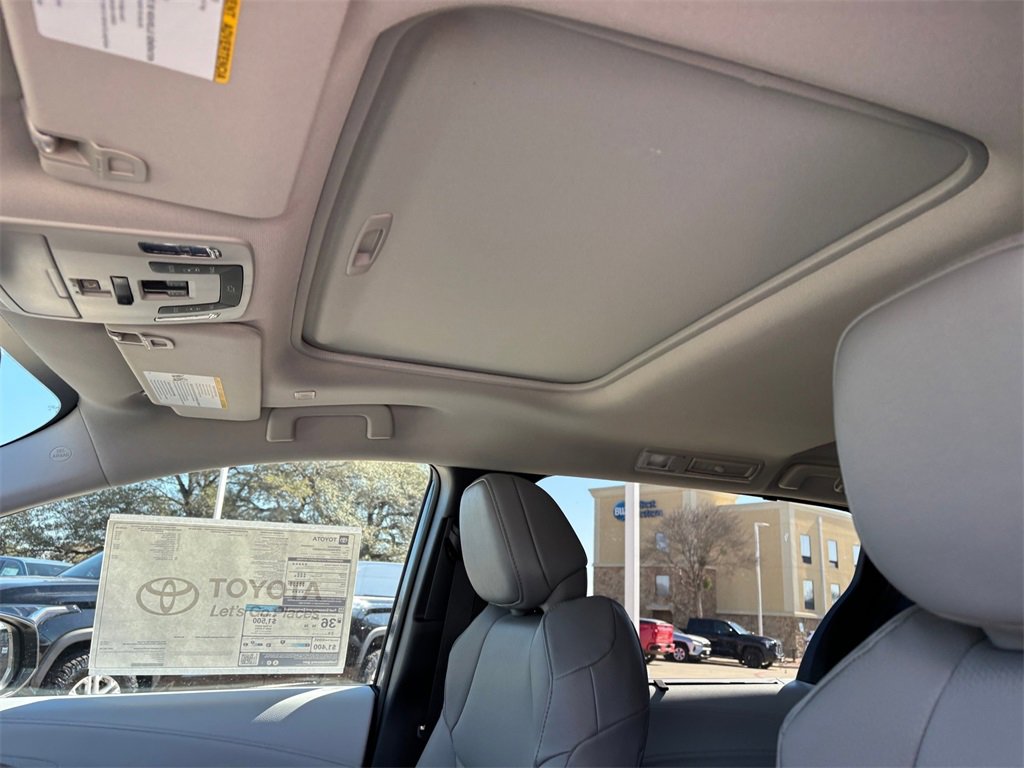 New 2026 Toyota Sienna XLE image 13