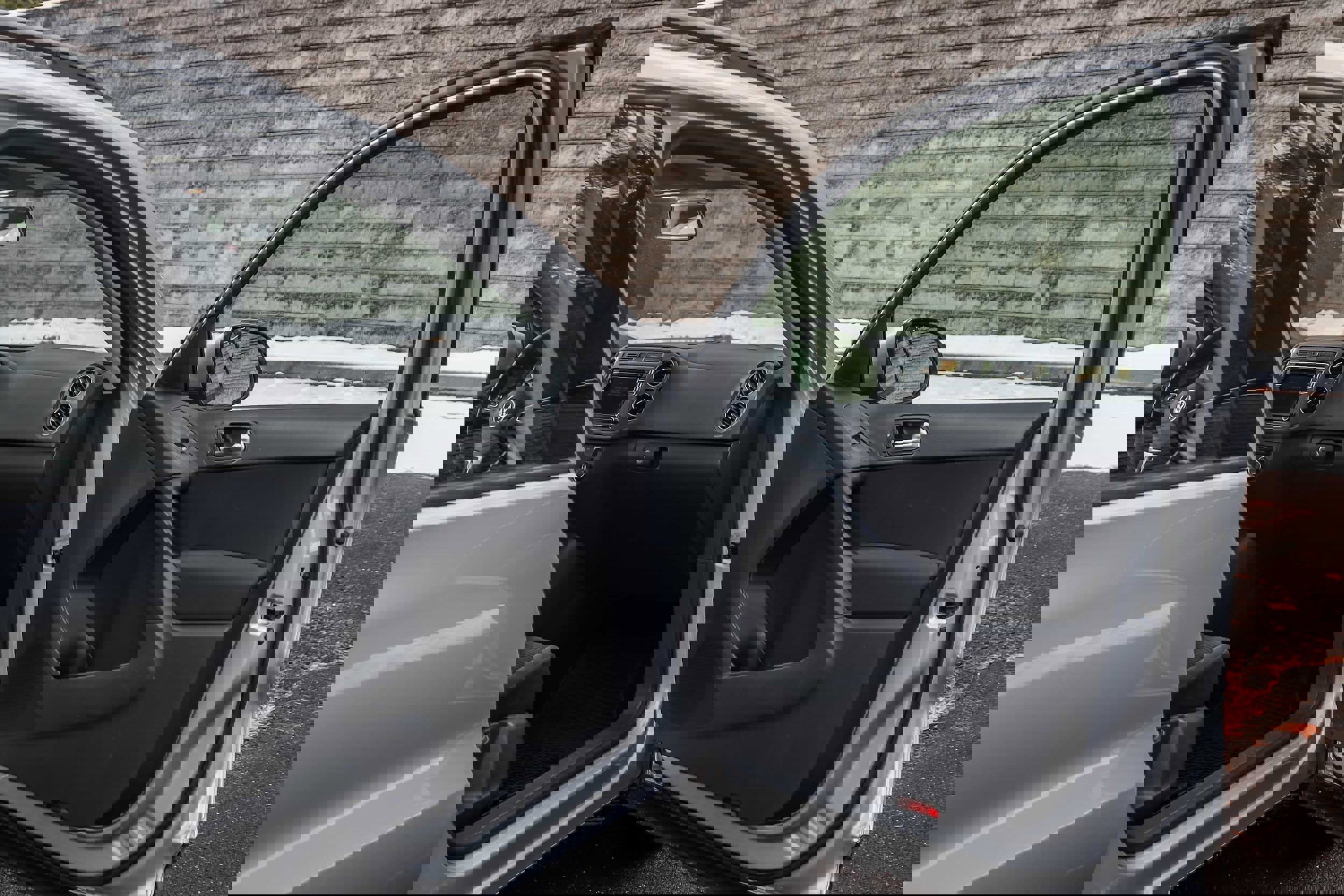 Used 2017 Volkswagen Tiguan Limited w/ Premium Package image 13