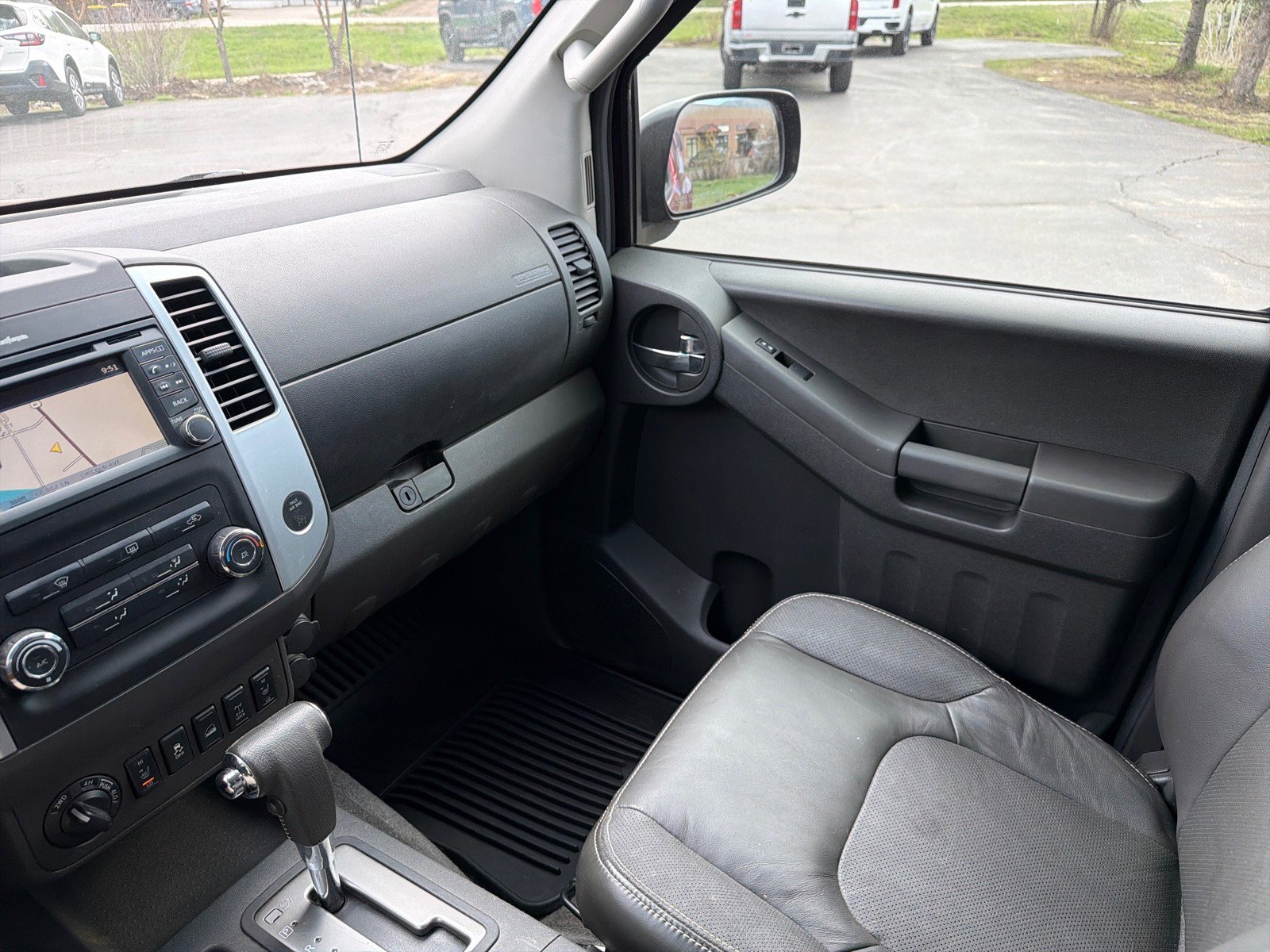 Used 2015 Nissan Xterra PRO-4X w/ Pro-4x Leather Package AWD/4WD image 22