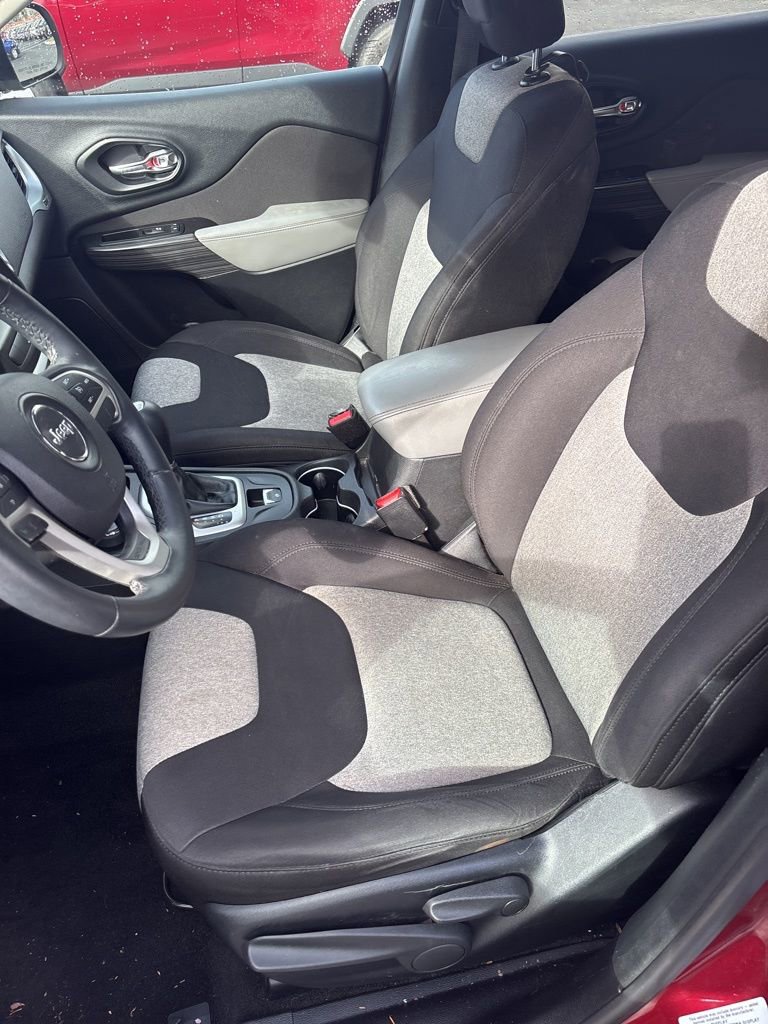 Used 2014 Jeep Cherokee Latitude AWD/4WD image 2