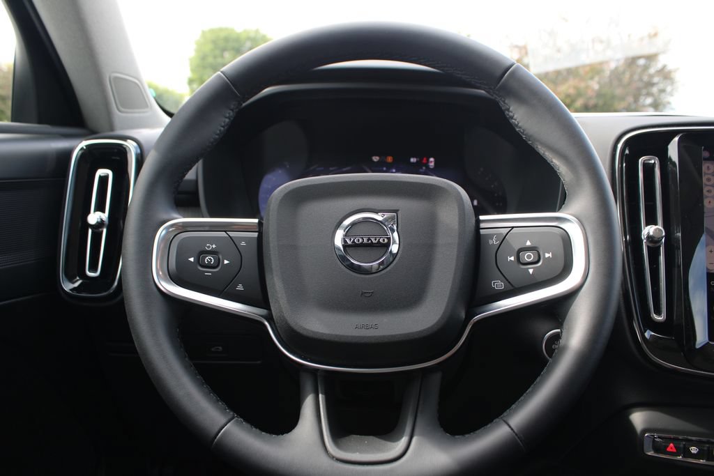 Used 2026 Volvo XC40 B5 Plus w/ Protection Package Premier AWD/4WD image 16