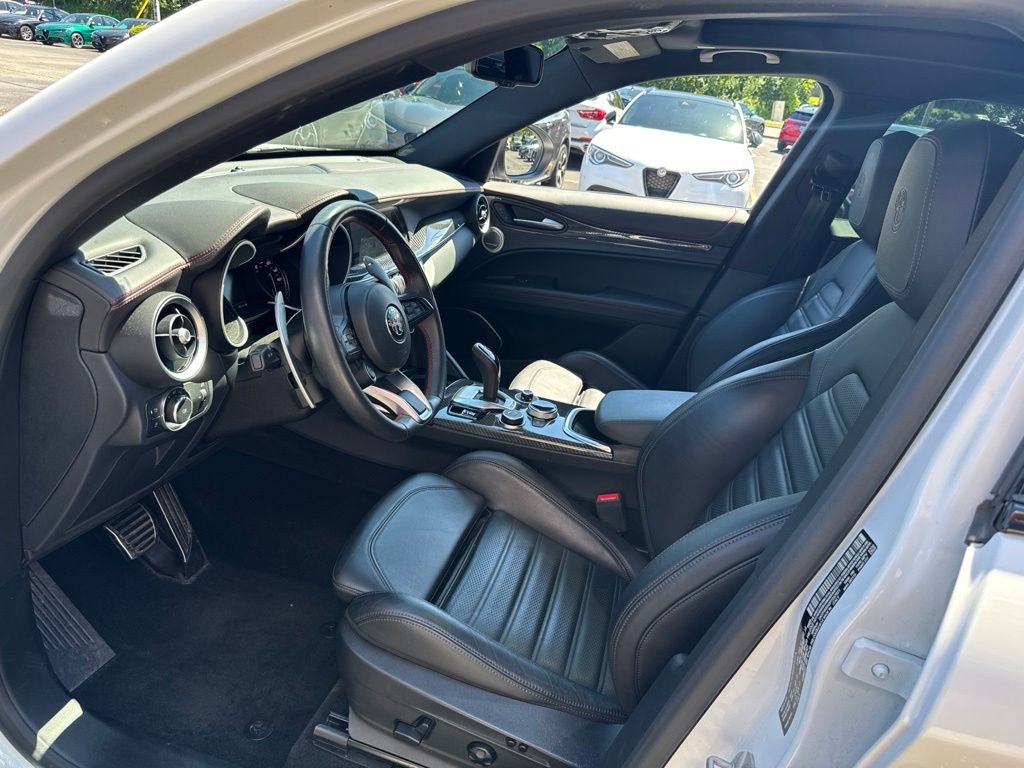 Used 2023 Alfa Romeo Stelvio Estrema AWD/4WD image 28