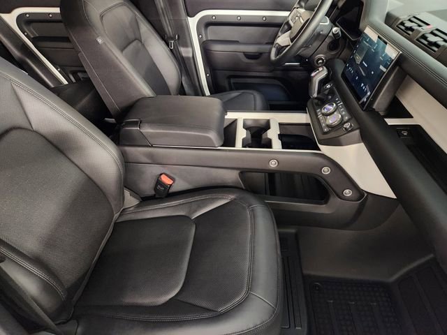 Used 2025 Land Rover Defender 110 S image 3