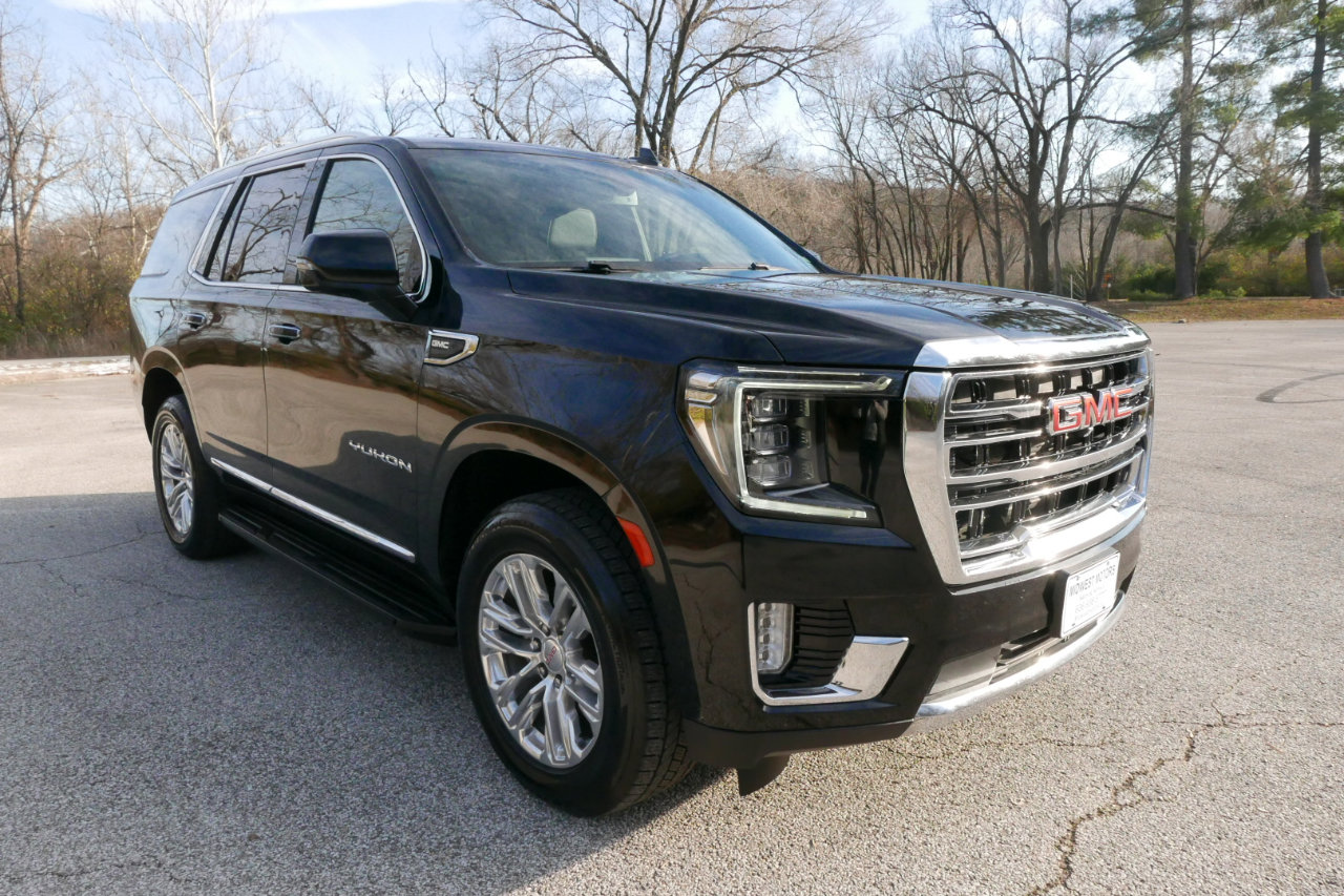 Used 2022 GMC Yukon SLT w/ SLT Premium Package image 4