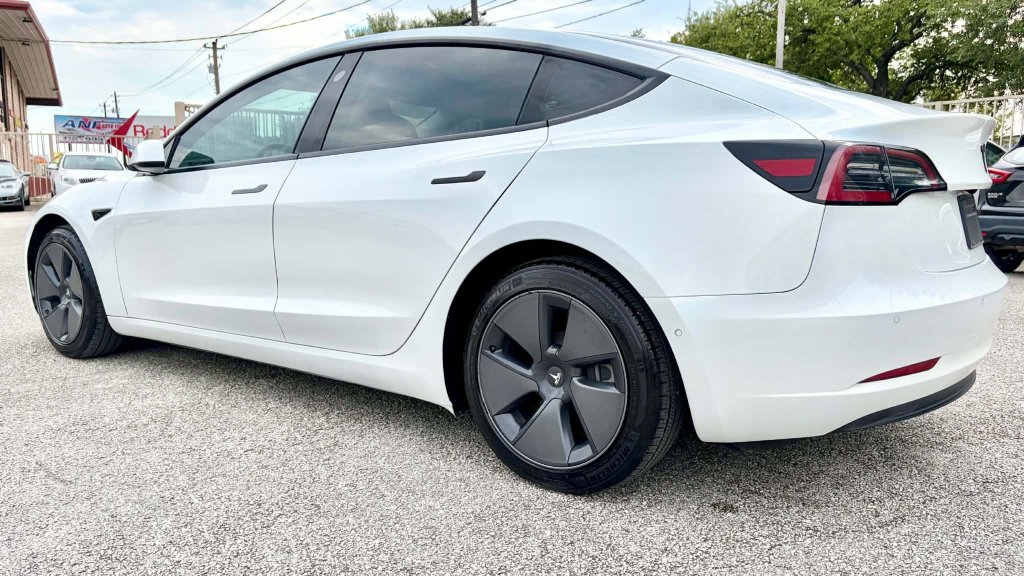 Used 2022 Tesla Model 3 Long Range AWD/4WD image 7