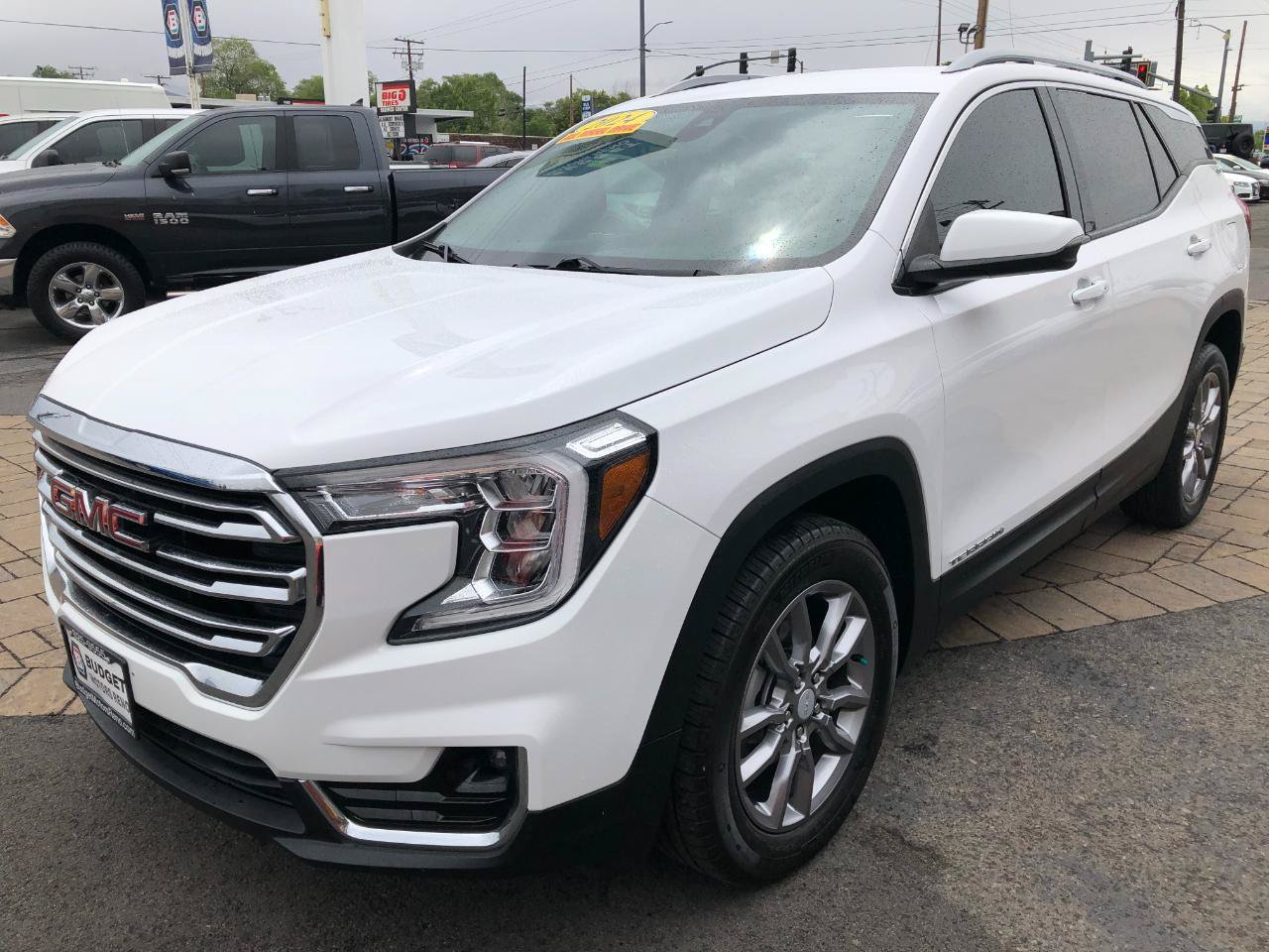 Used 2024 GMC Terrain SLT AWD/4WD image 6