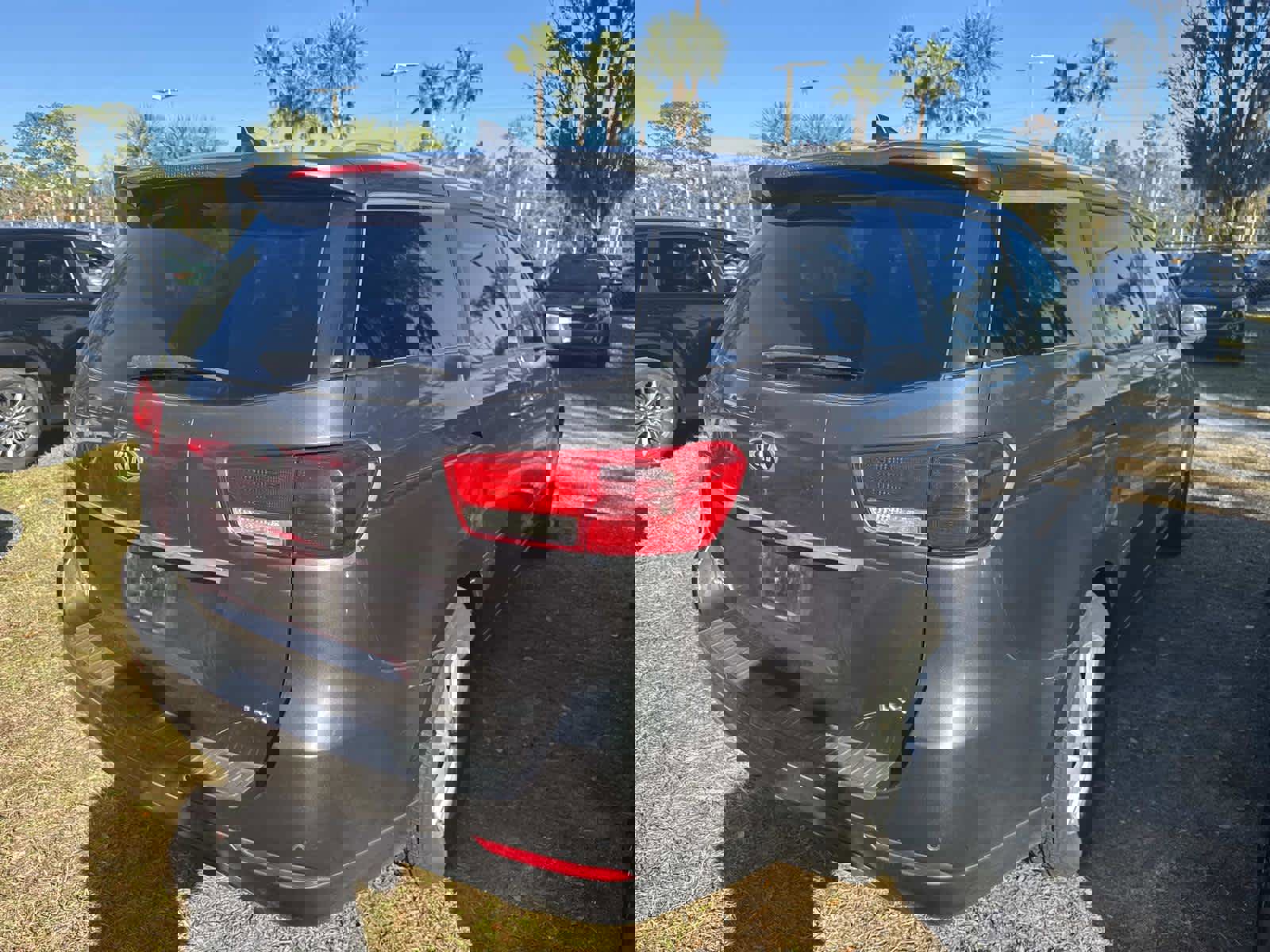 Used 2017 Kia Sedona LX w/ LX Essentials Premium Package image 3