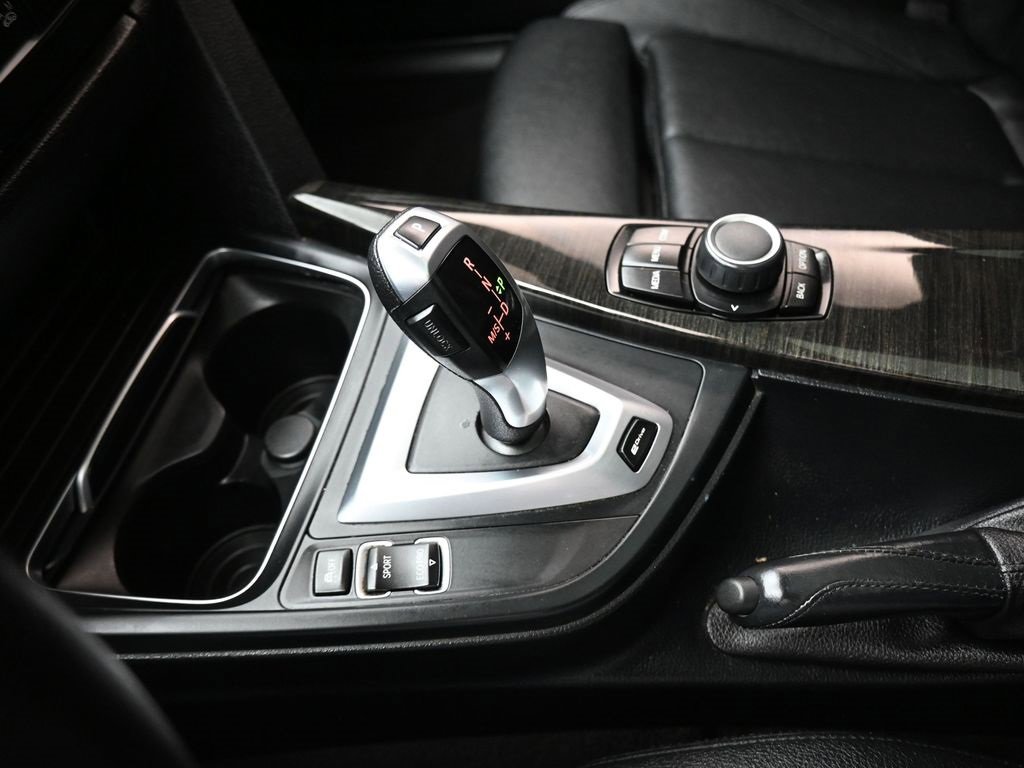 Used 2018 BMW 330e image 22