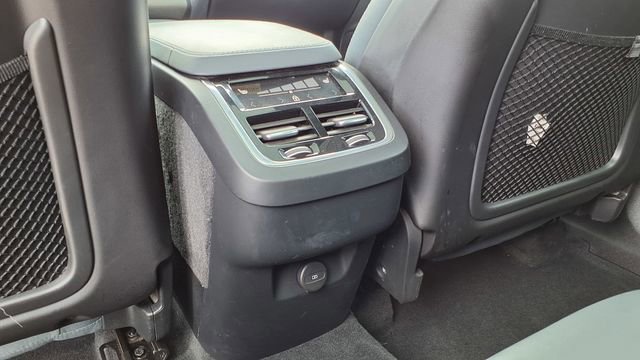 Used 2023 Volvo XC90 B6 Ultimate w/ Lounge Package image 22