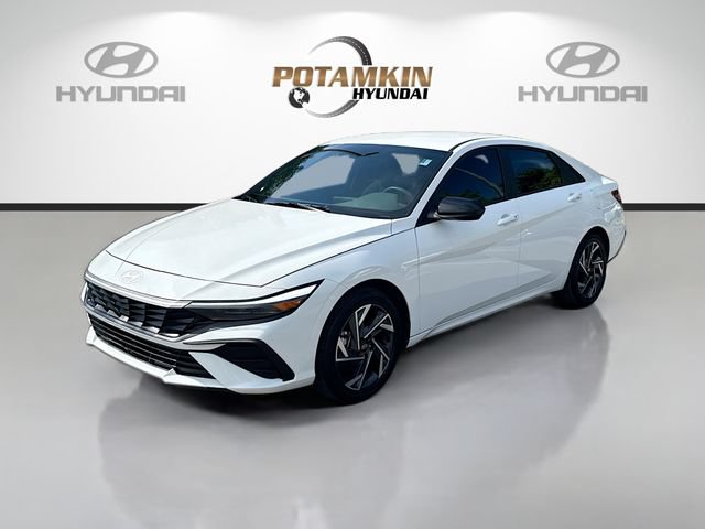 Certified 2025 Hyundai Elantra SEL FWD image 1