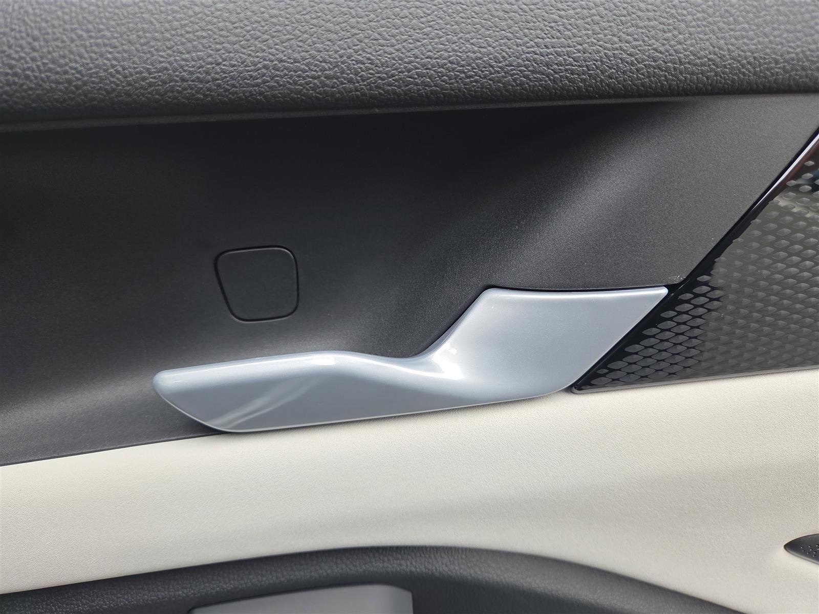 New 2025 Volkswagen Tiguan SE image 29