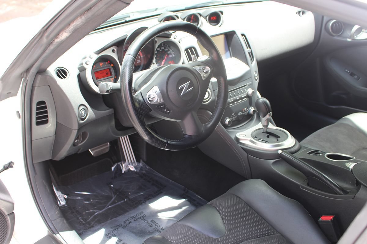 Used 2019 Nissan 370Z Touring Sport RWD image 6