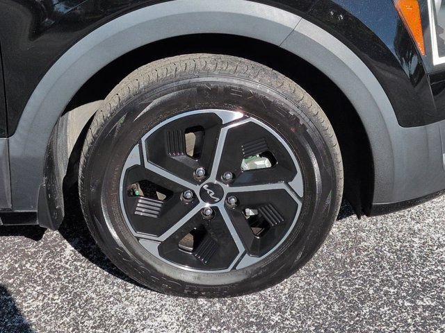 Used 2024 Kia Niro EX FWD image 10