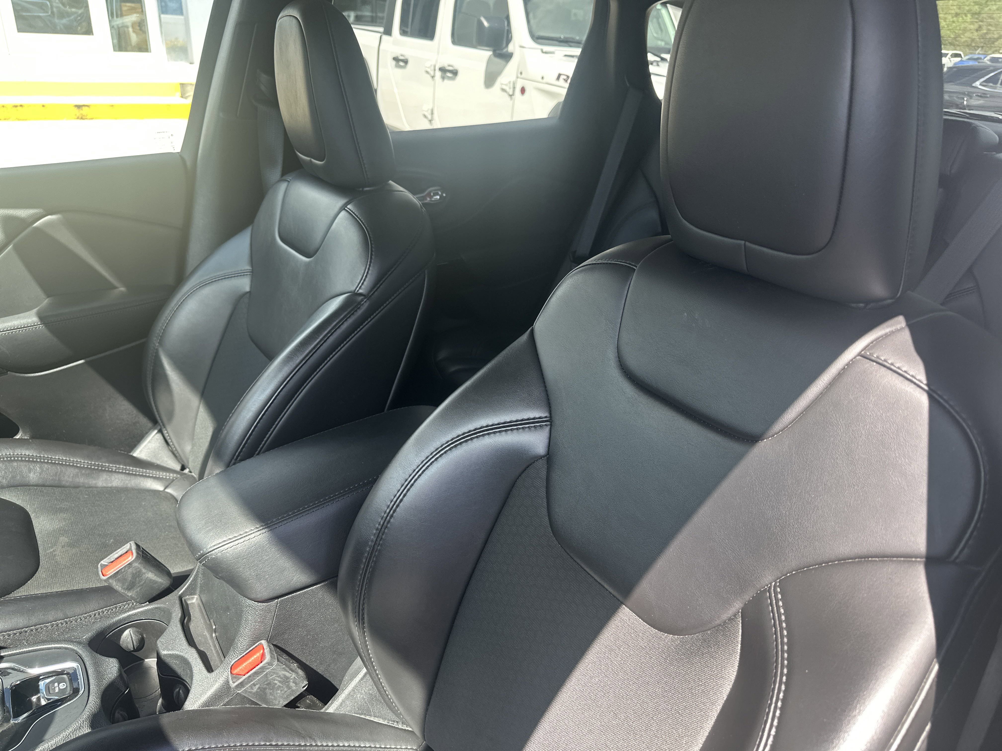 Used 2019 Jeep Cherokee Latitude Plus image 15