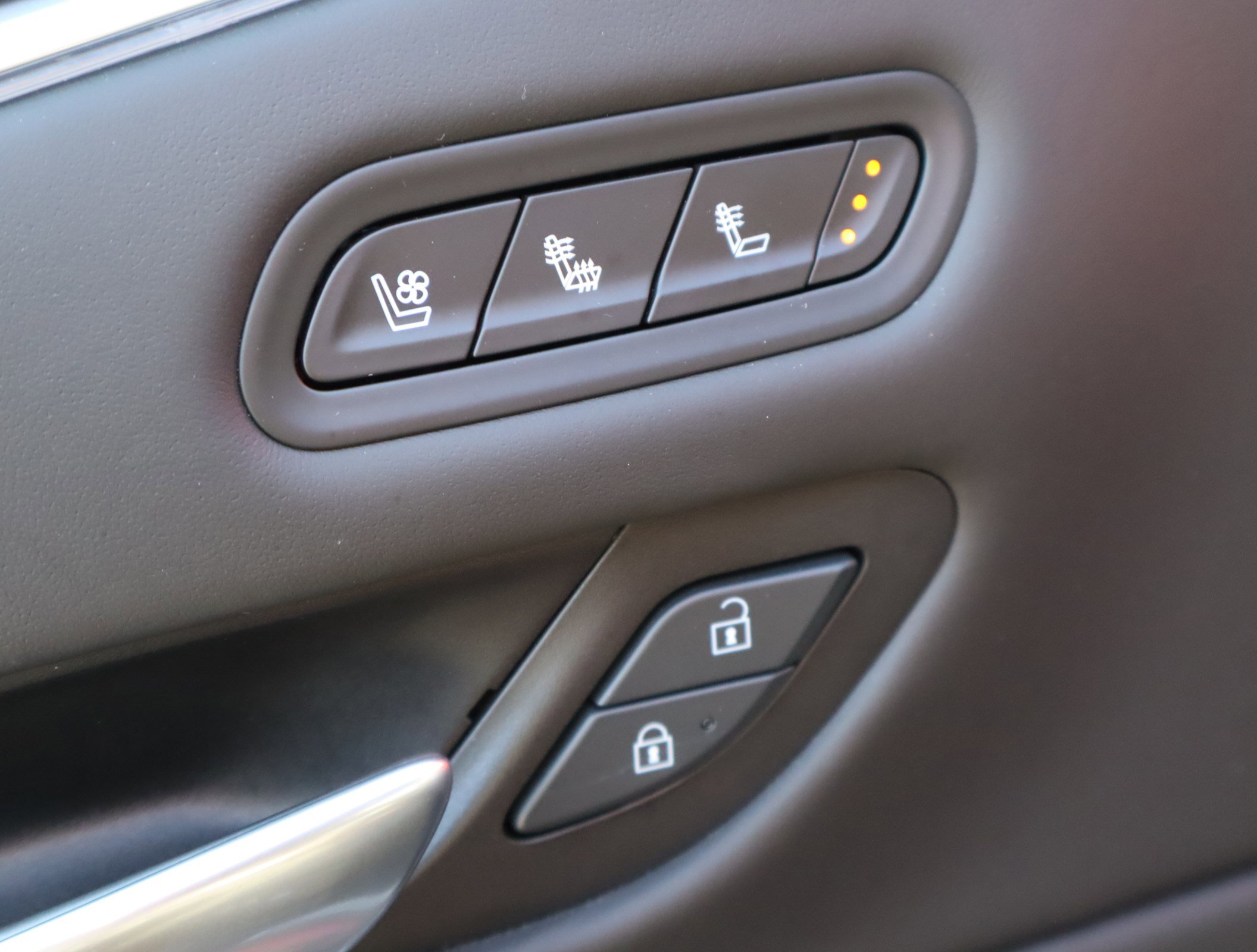 Used 2024 Cadillac Escalade V w/ LPO, ONYX Package image 13