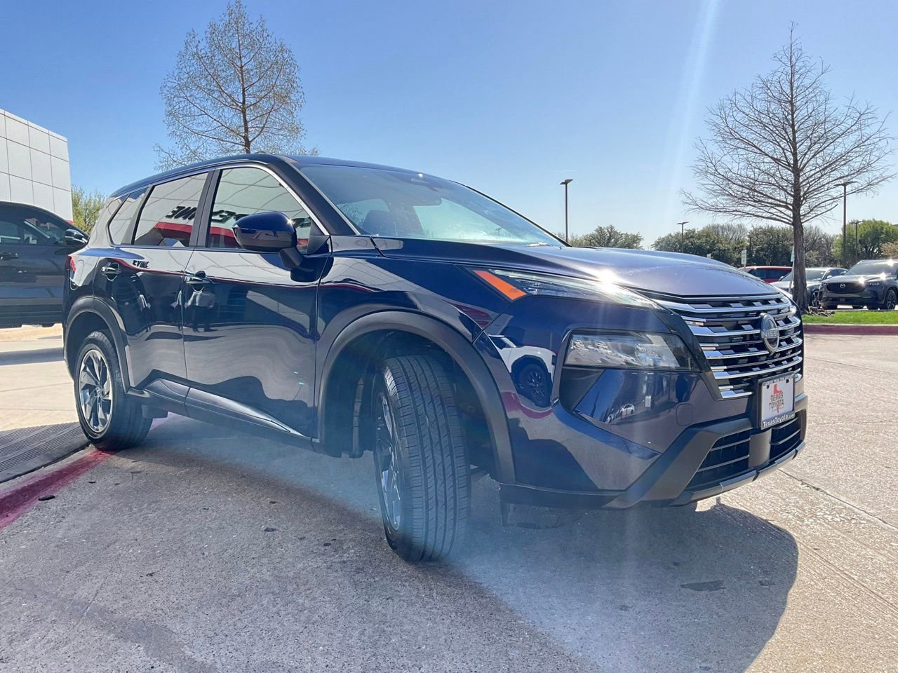 Used 2025 Nissan Rogue SV image 4