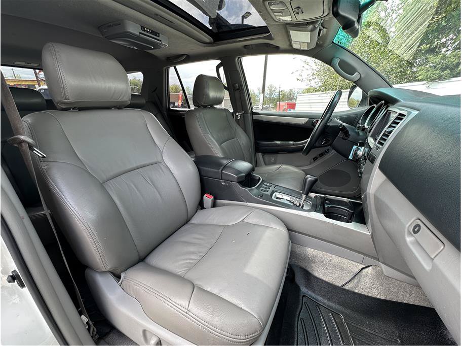 Used 2007 Toyota 4Runner SR5 AWD/4WD image 4