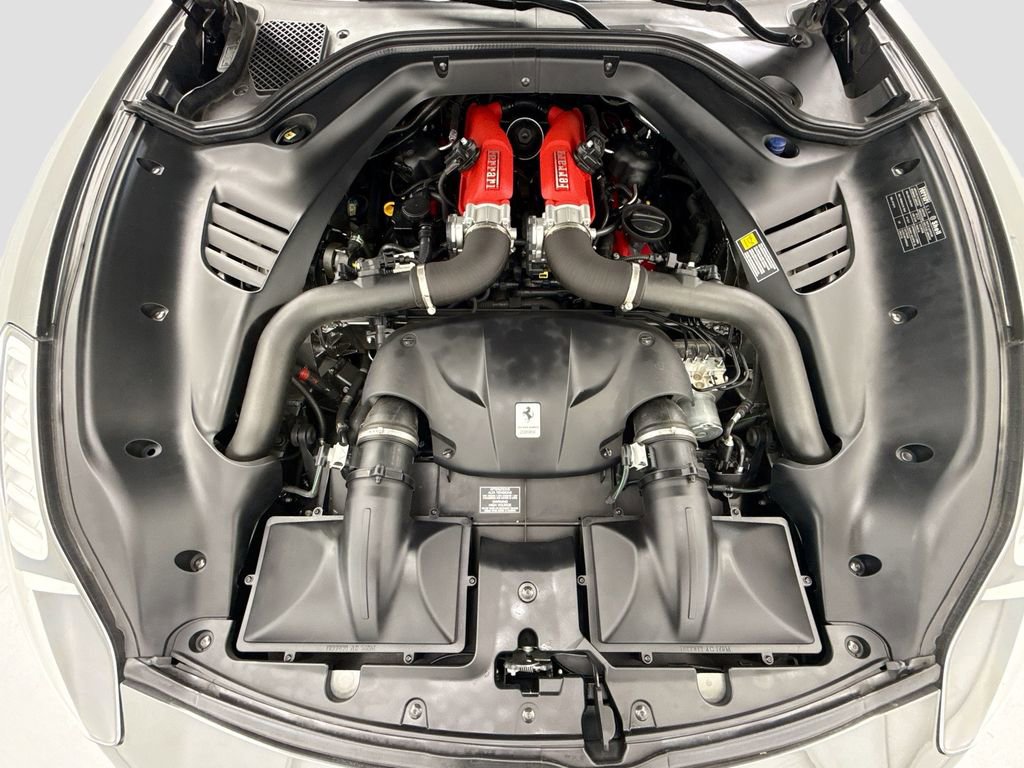 Used 2015 Ferrari California T RWD image 33