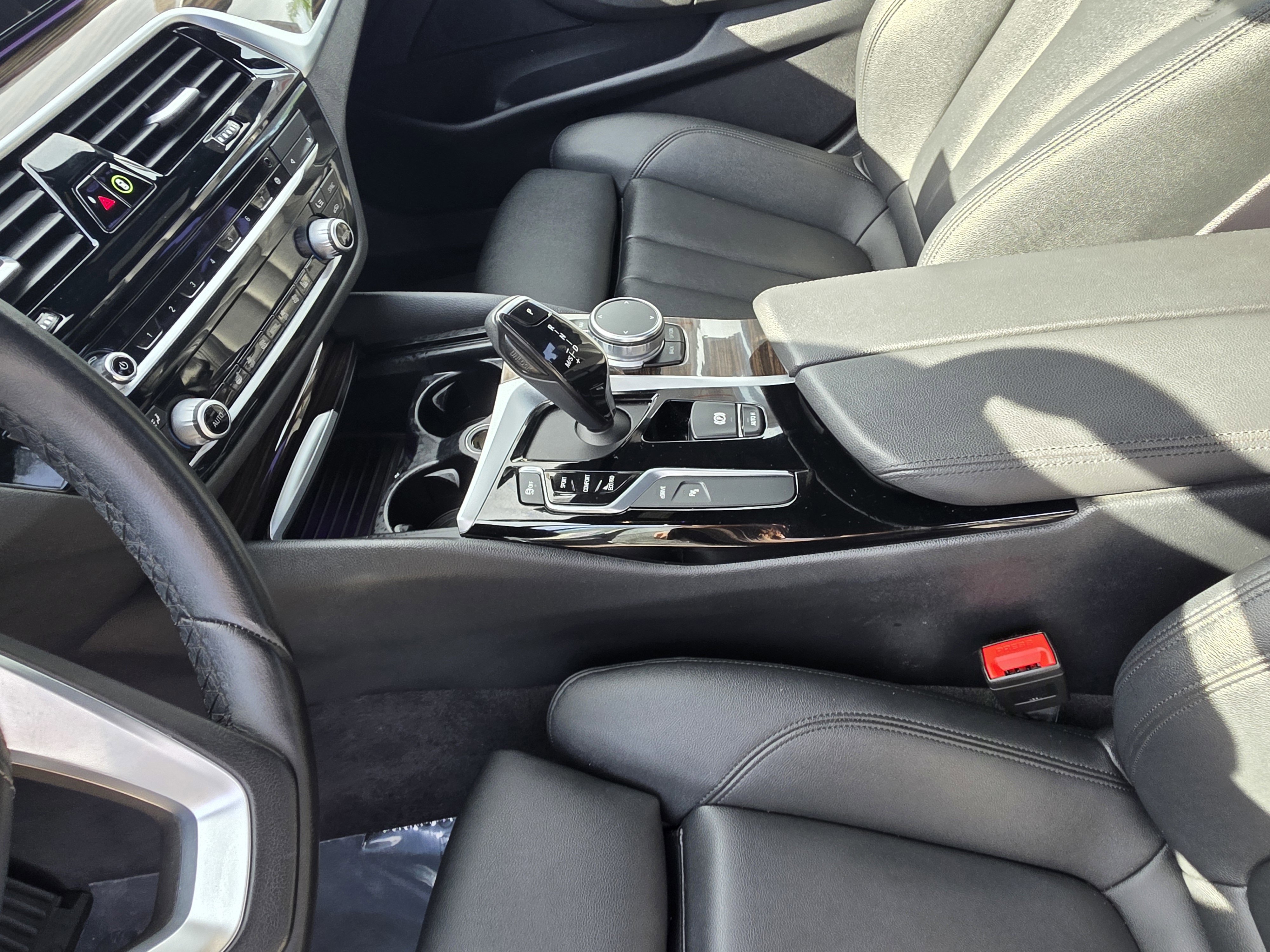 Used 2020 BMW 530e w/ Convenience Package image 13