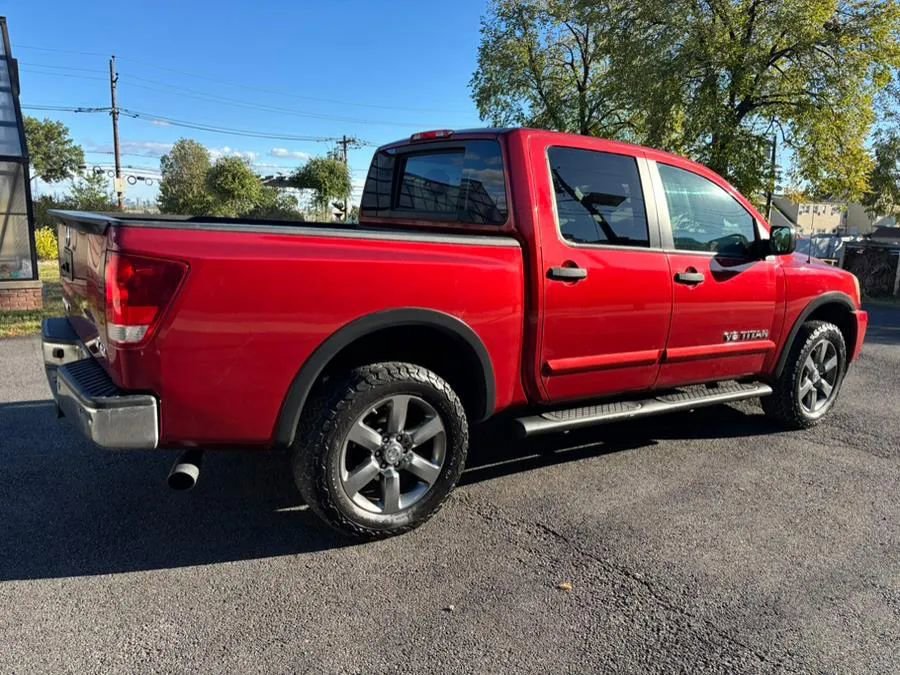 Used 2015 Nissan Titan SV w/ SV Value Truck Package image 9