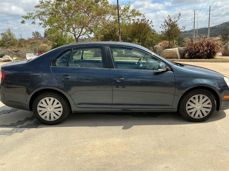 Used 2010 Volkswagen Jetta S FWD image 5
