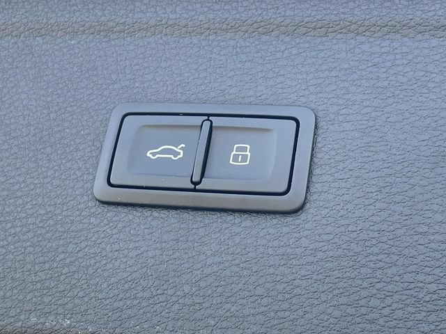 Certified 2024 Audi Q5 e Prestige w/ Prestige Package AWD/4WD image 11