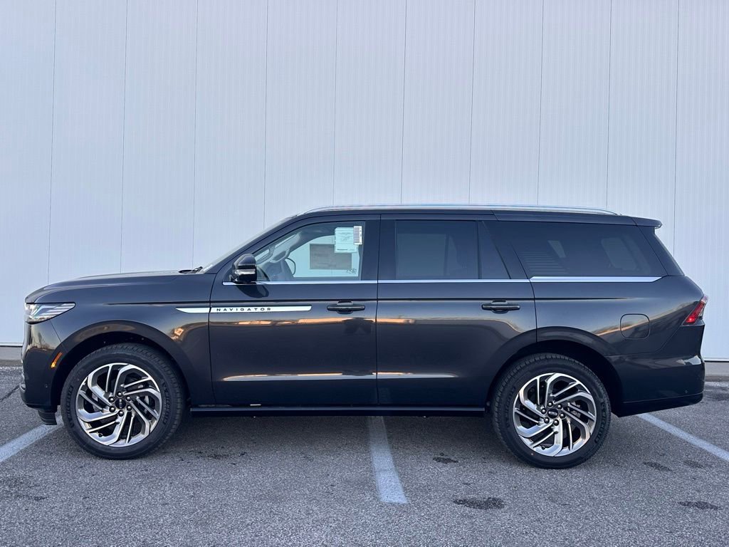 New 2025 Lincoln Navigator Reserve image 2