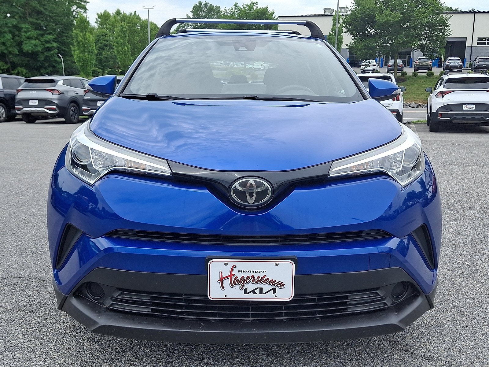 Used 2019 Toyota C-HR XLE FWD image 2