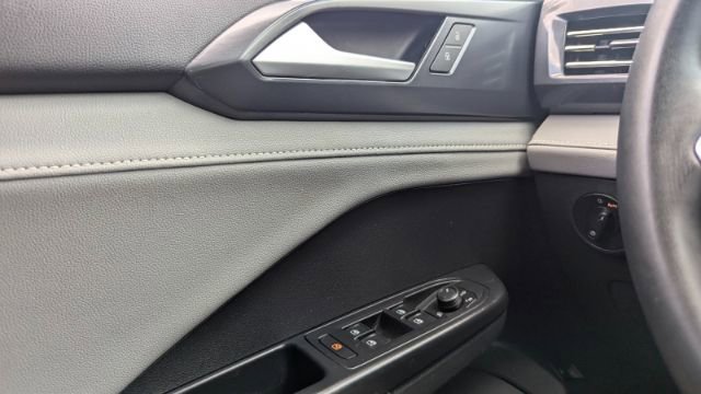 Used 2022 Volkswagen Taos SEL w/ Panoramic Sunroof Package image 31