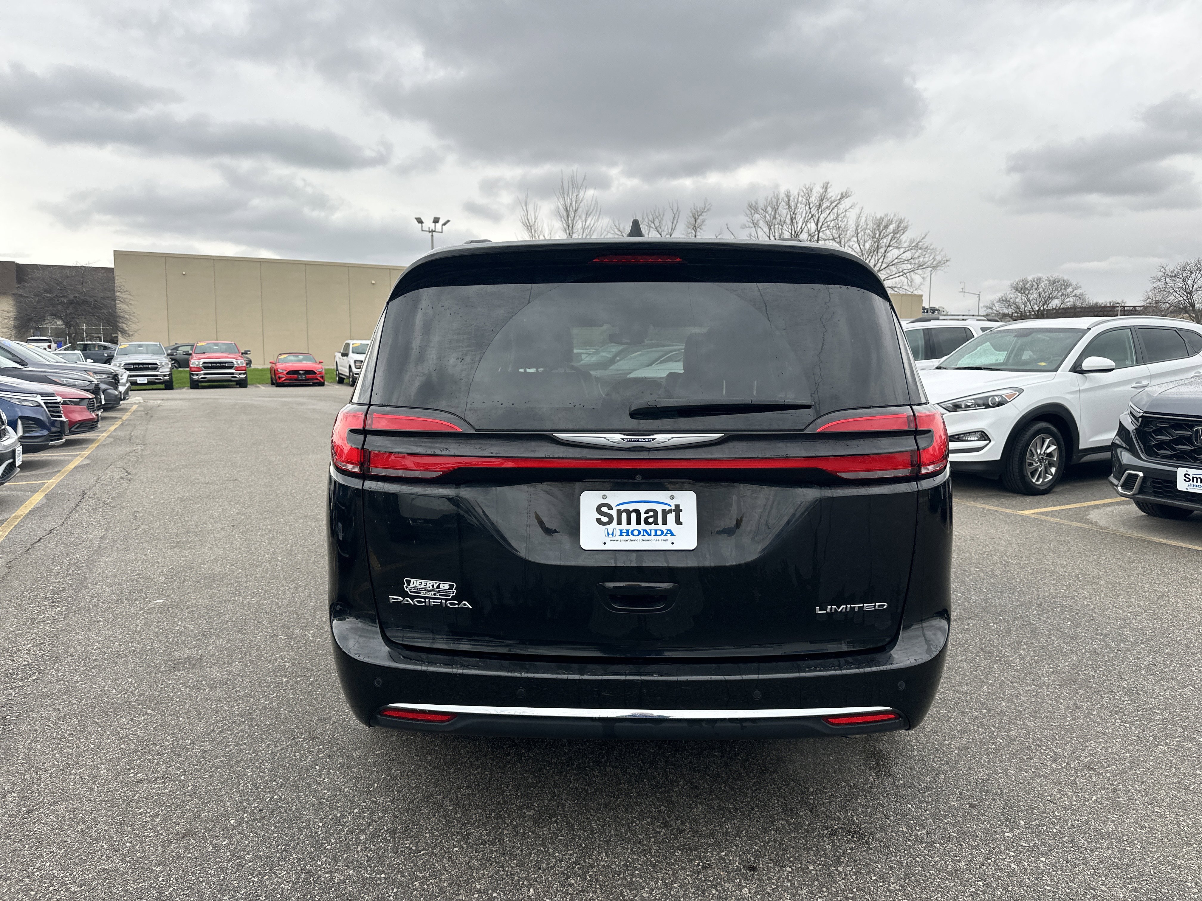 Used 2023 Chrysler Pacifica Limited image 9