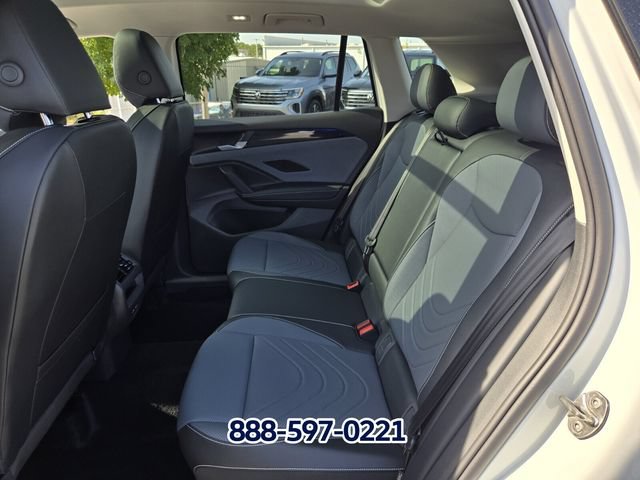New 2026 Volkswagen Tiguan SE FWD image 8