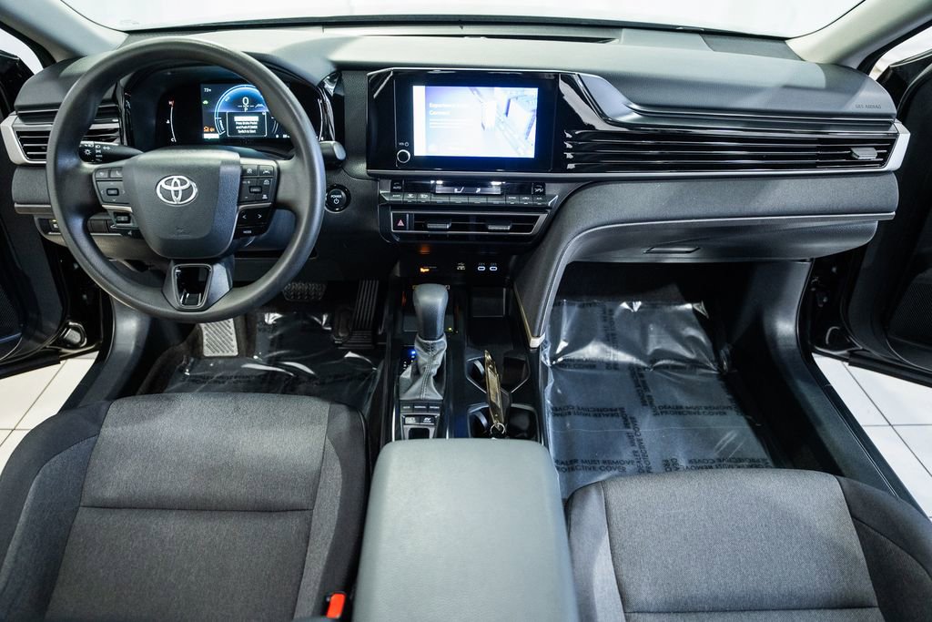 Used 2025 Toyota Camry LE image 17